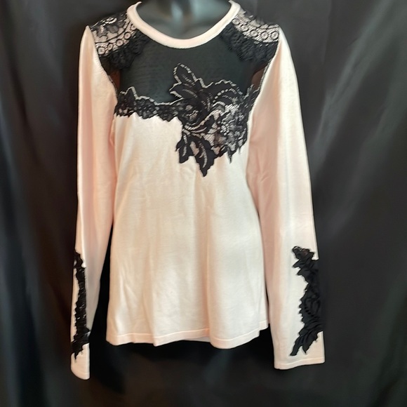 Pale pink with black lace on the top front and bottom of long sleeves Sz M - Picture 1 of 5